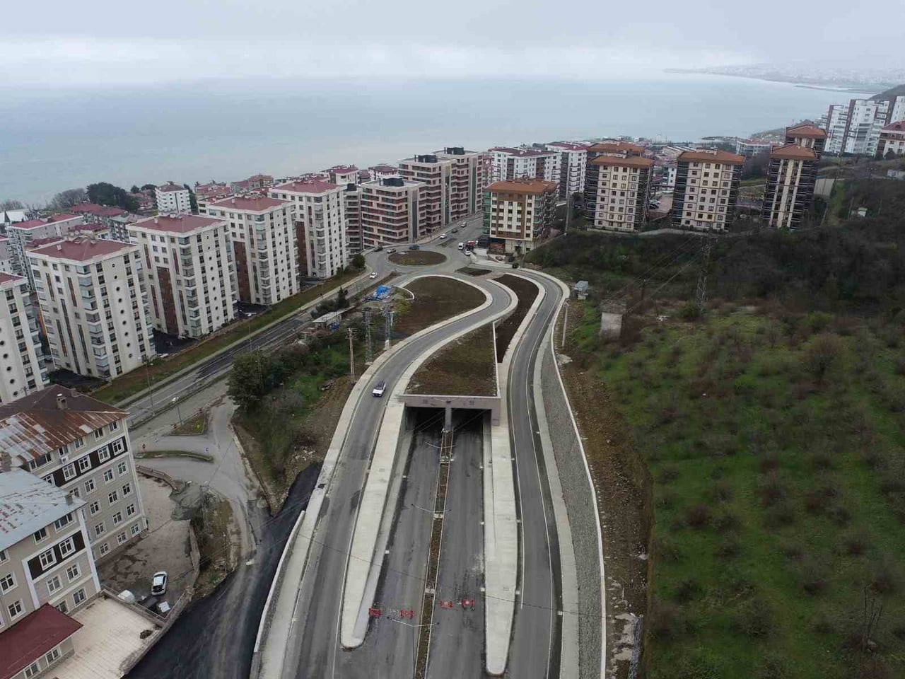 TRABZON'UN AKÇAABAT İLÇESİNİN ULAŞIM ALTYAPISINI GÜÇLENDİRECEK ÖNEMLİ PROJELERDEN BİRİ OLAN...