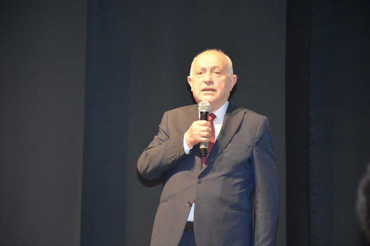 Trabzon'un ilçelerinde şehitlerin isimlerinin verildiği 18 okuldaki kütüphanenin toplu açılışı...