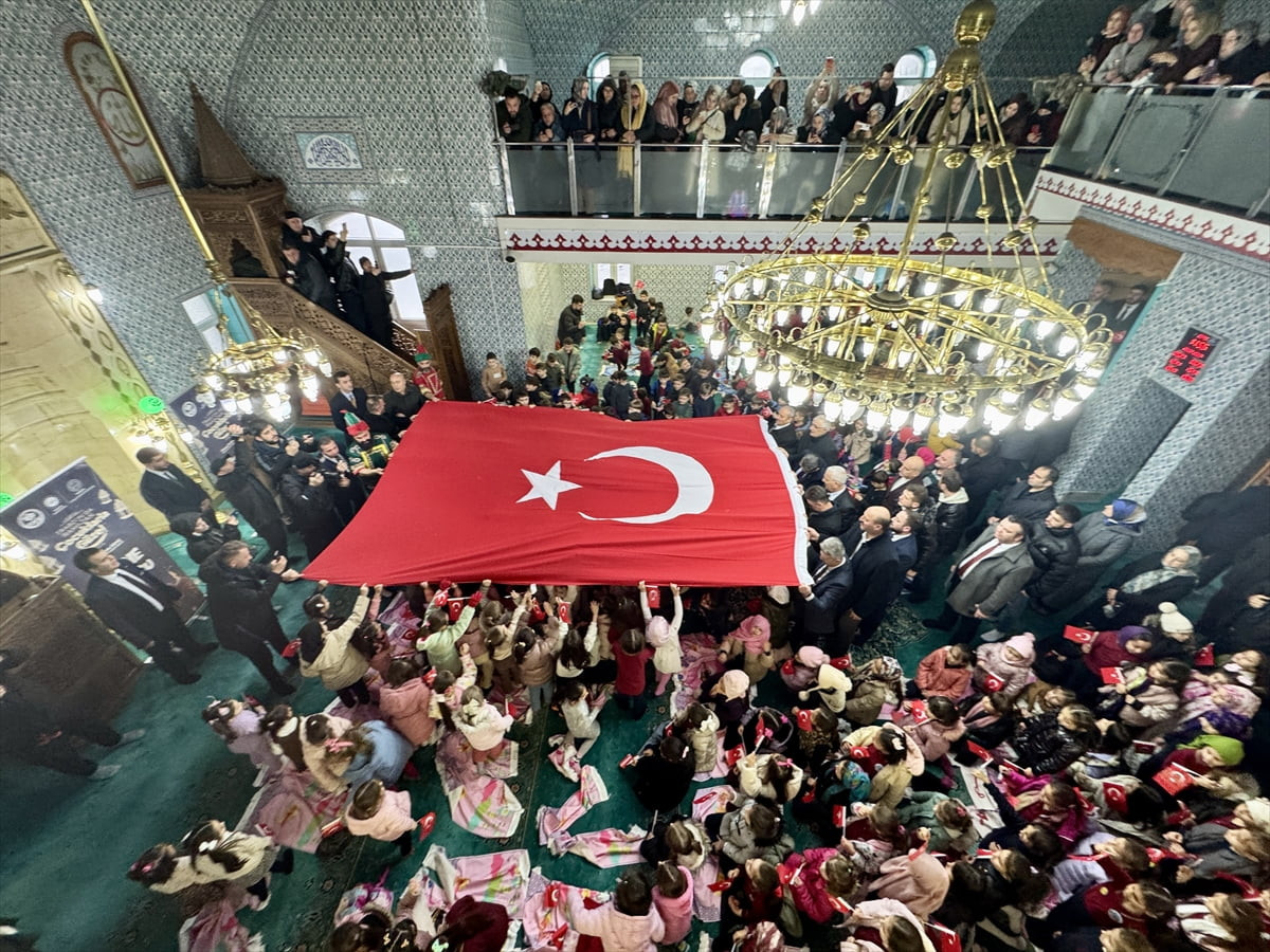 Trabzon'un Maçka ilçesinde çocuklara ramazanın manevi atmosferini yaşatmak amacıyla tekne orucu...