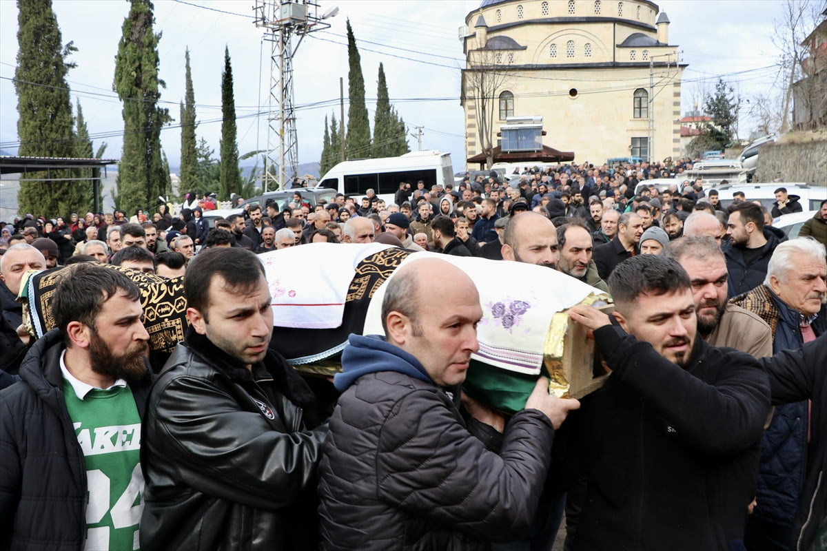 Trabzon'un Ortahisar ilçesinde saç ekimi operasyonu esnasında fenalaşarak hayatını kaybettiği öne...