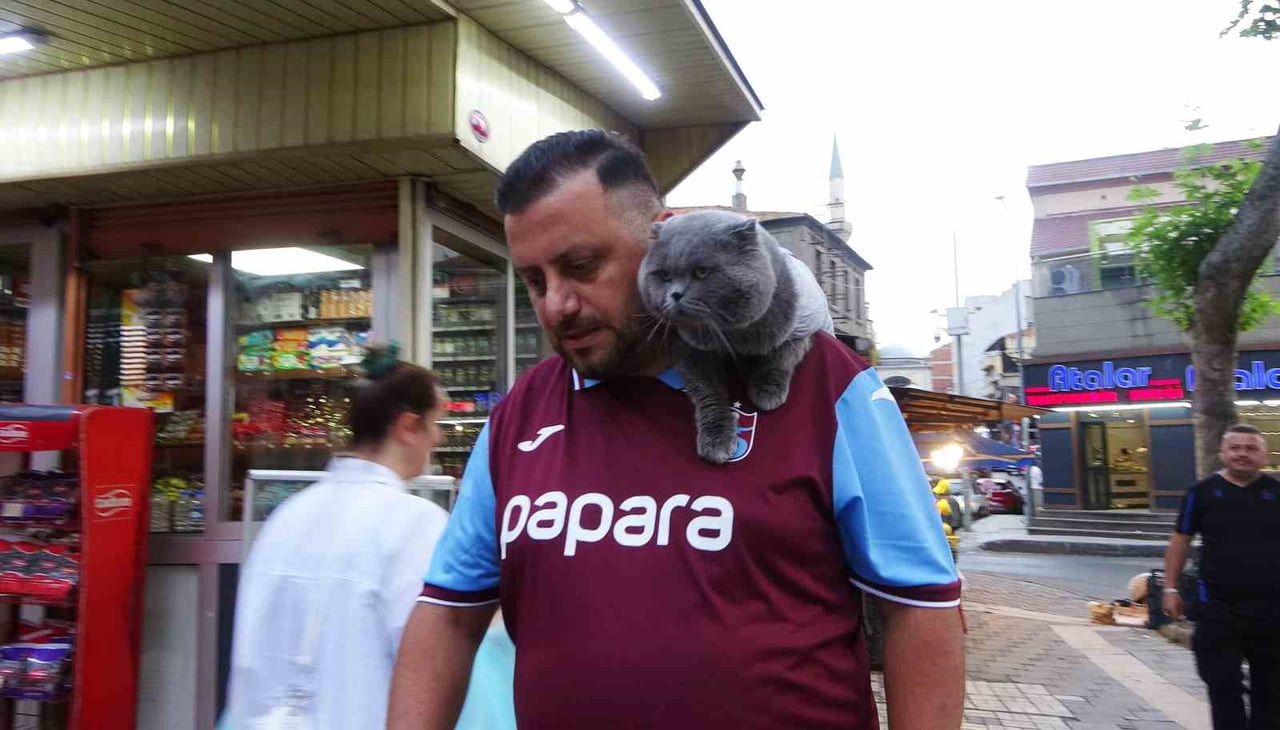 TRABZON'UN ORTAHİSAR İLÇESİNDE YAŞAYAN KOYU TRABZONSPOR TARAFTARI EVREN YOLCU'NUN, BORDO-MAVİLİ...