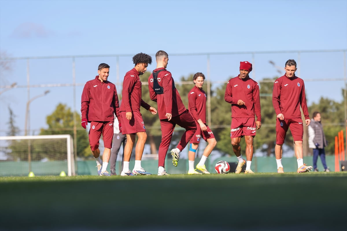 Trabzonspor, Trendyol Süper Lig'in 26. haftasında sahasında oynayacağı Çaykur Rizespor maçının...