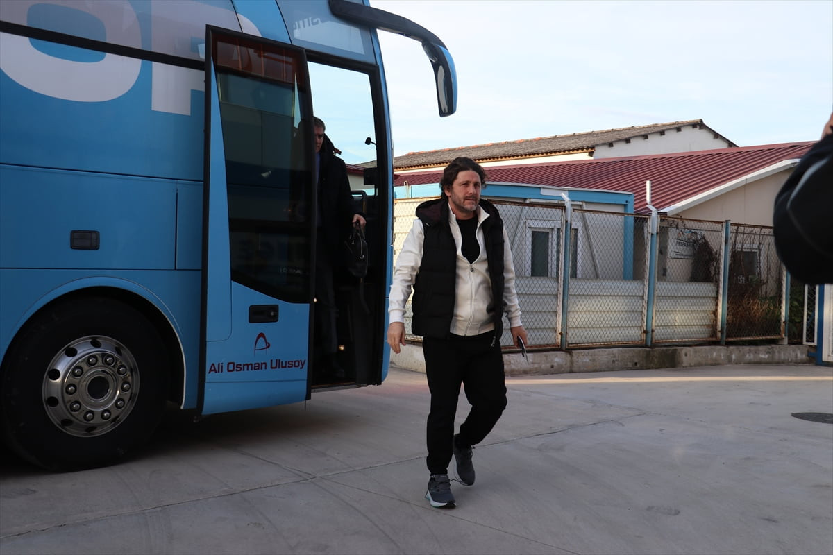 Trabzonspor, yarın Galatasaray ile yapacağı Turkcell Süper Kupa yarı final maçı için Gaziantep'e...