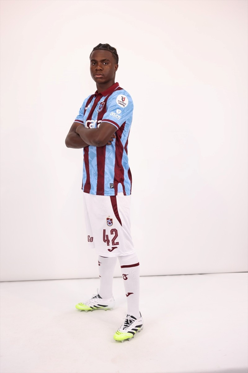 Trabzonspor'da ilk olarak geçen hafta Mısırlı.com.tr Fatih Karagümrük karşılaşmasında forma giyen...