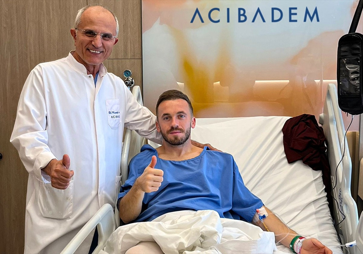 Trabzonspor'un Trendyol Süper Lig'in 13. haftasında RAMS Başakşehir ile oynadığı maçta sakatlanan...