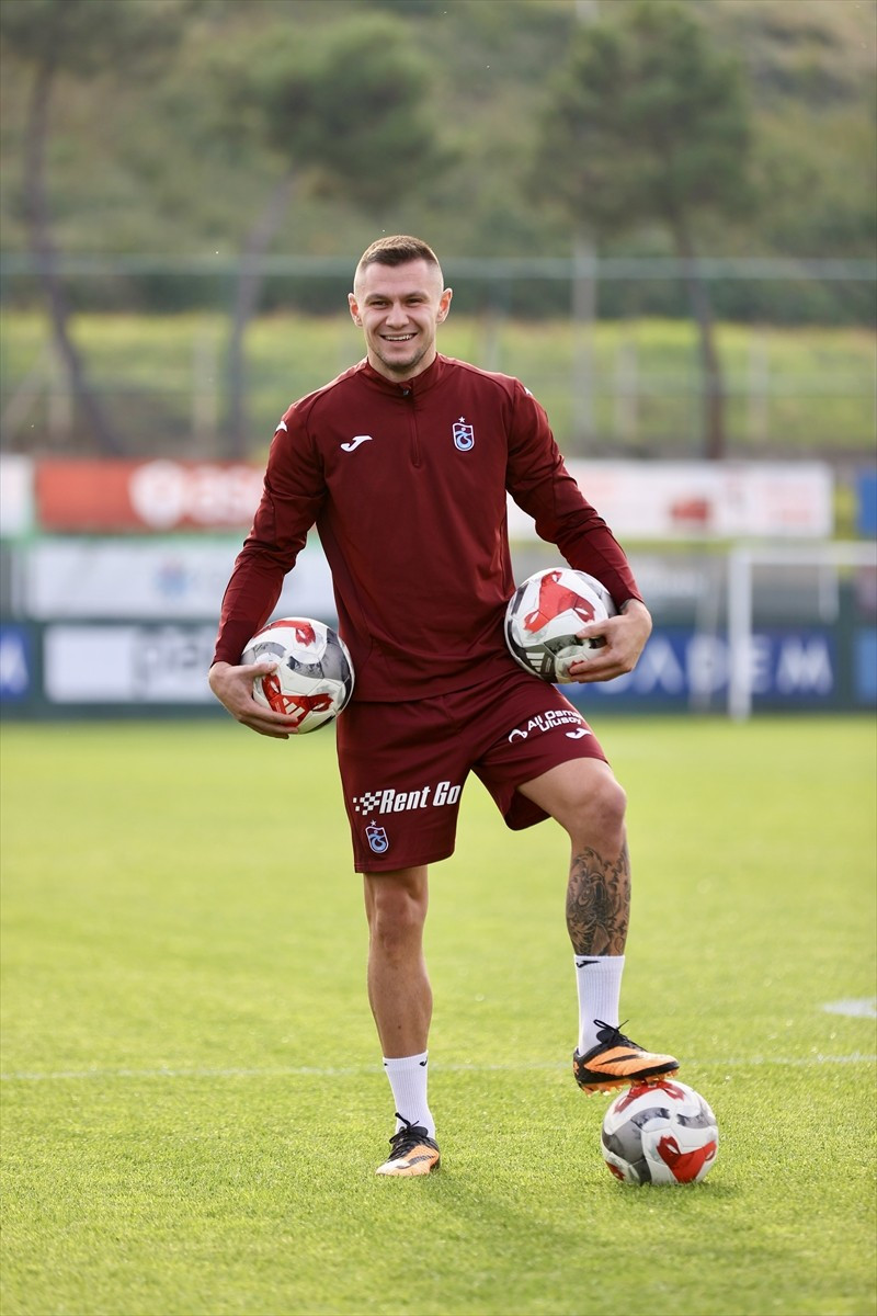 Trabzonspor'un Ukraynalı futbolcusu Oleksandr Zubkov, Trendyol Süper Lig'in 12. haftasında...