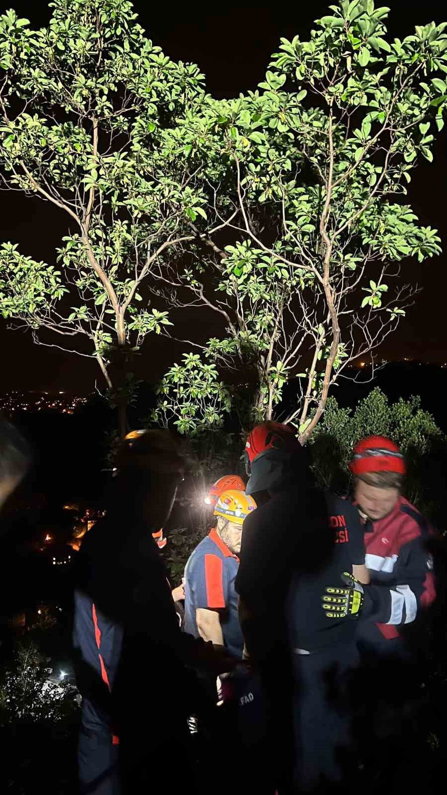 TRABZON’UN ORTAHİSAR İLÇESİNDE KENDİ ARAZİSİNDEKİ SARP YAMAÇTA MAHSUR KALAN BİR VATANDAŞ, TRABZON...