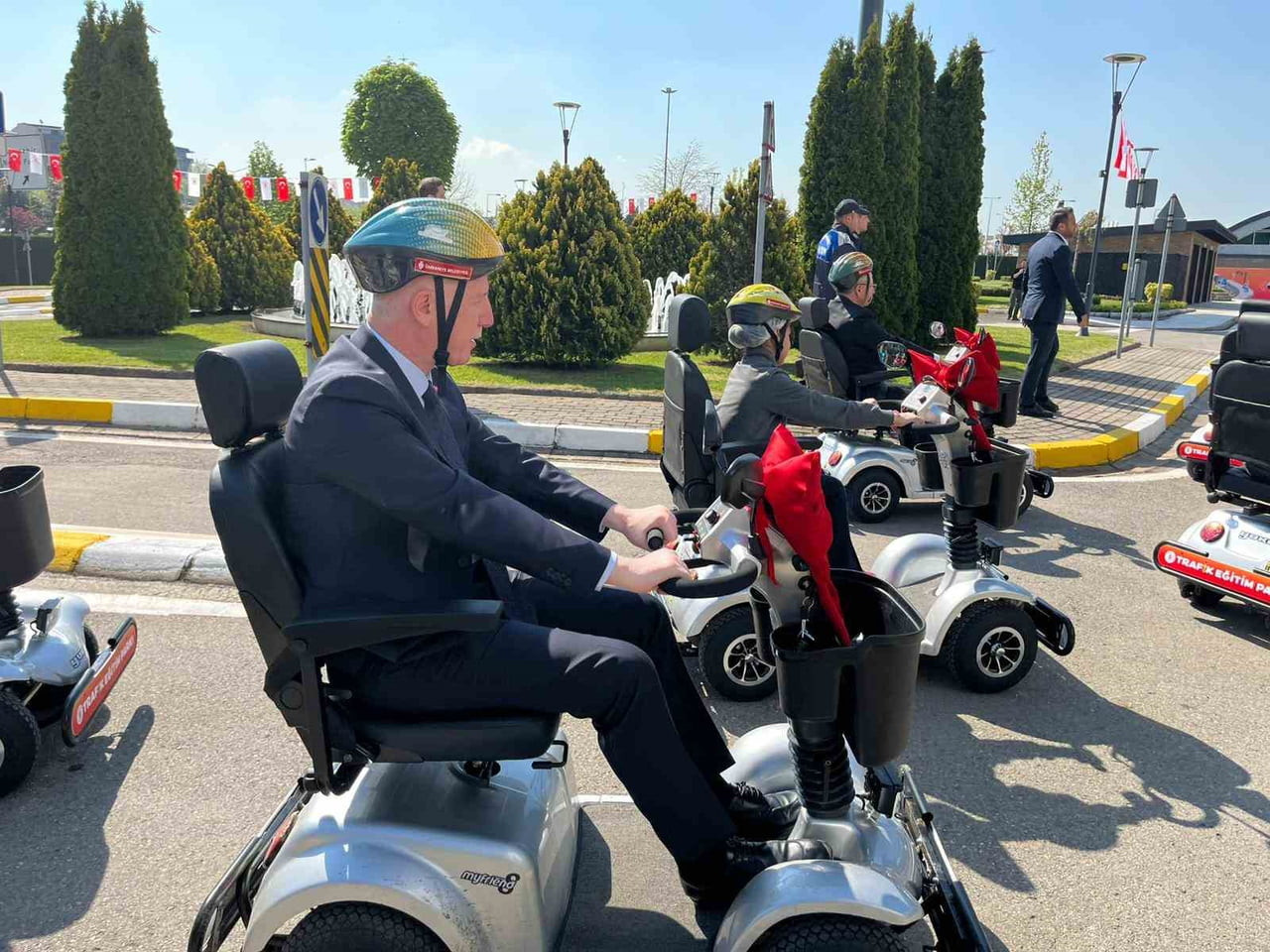 TRAFİK HAFTASI KAPSAMINDA İSTANBUL VALİSİ DAVUT GÜL VE ÜMRANİYE BELEDİYE BAŞKANI İSMET YILDIRIM...