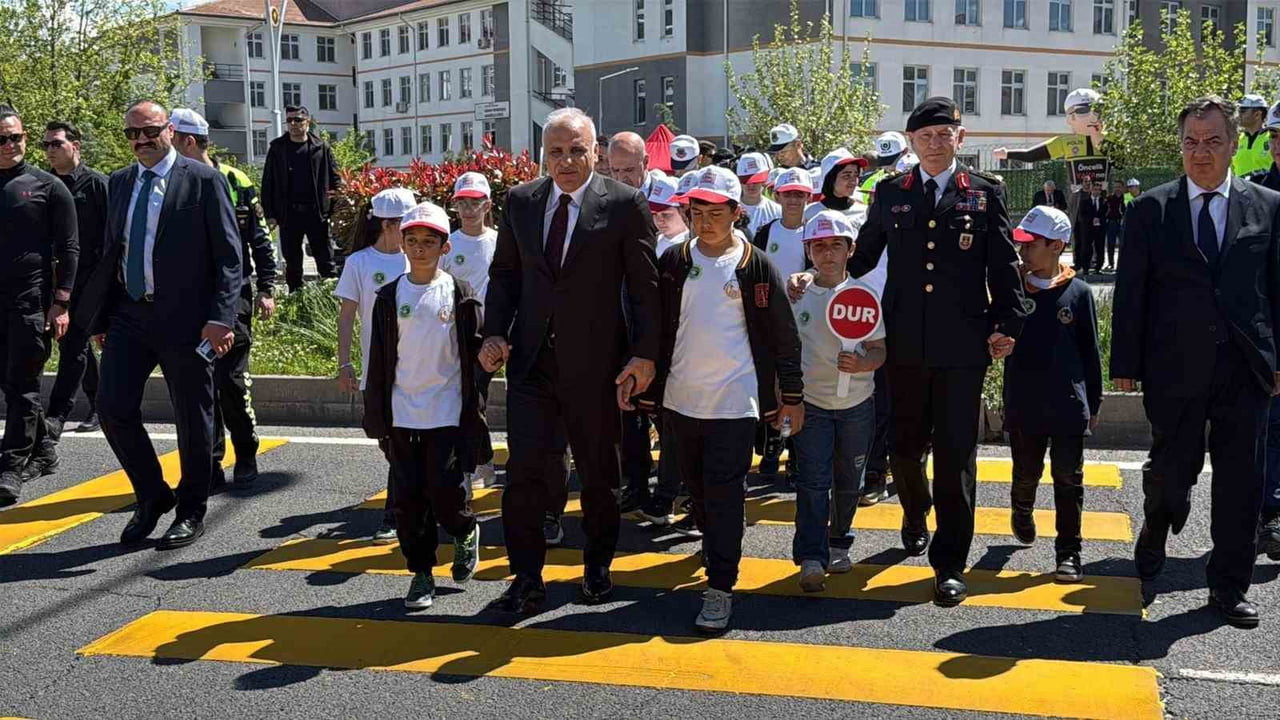 TRAFİK KURALLARINA UYMA BİLİNCİNİ ARTIRMAK VE GÜVENLİ BİR ULAŞIM KÜLTÜRÜ OLUŞTURMAK AMACIYLA HER...