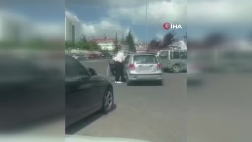 Trafikteki tartışma pahalıya patladı: Aracından inerek sürücüye saldıran şahsa 180 bin TL...