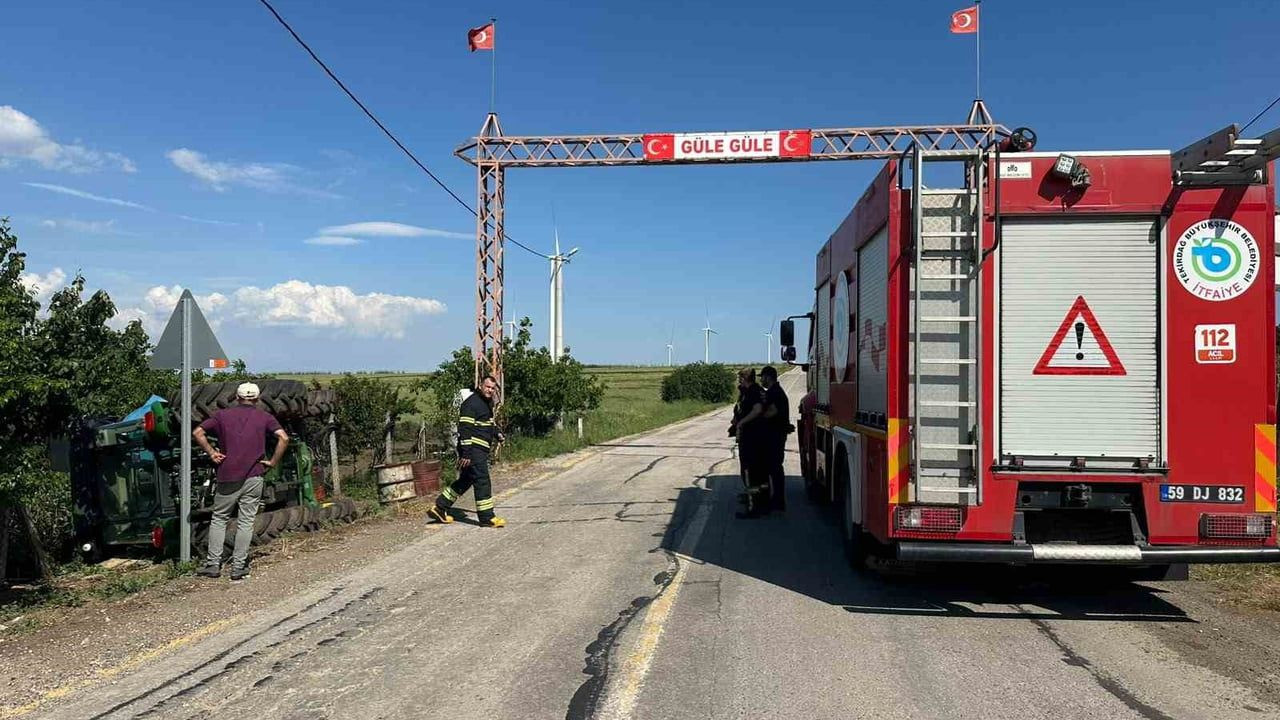 Traktör Devrildi, Sürücü Hastaneye Kaldırıldı