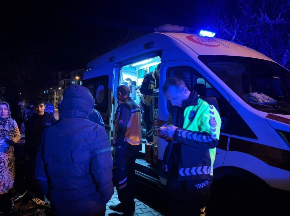 TRAKTÖRÜN ALTINDA KALDI, SON ANDA KURTULDU