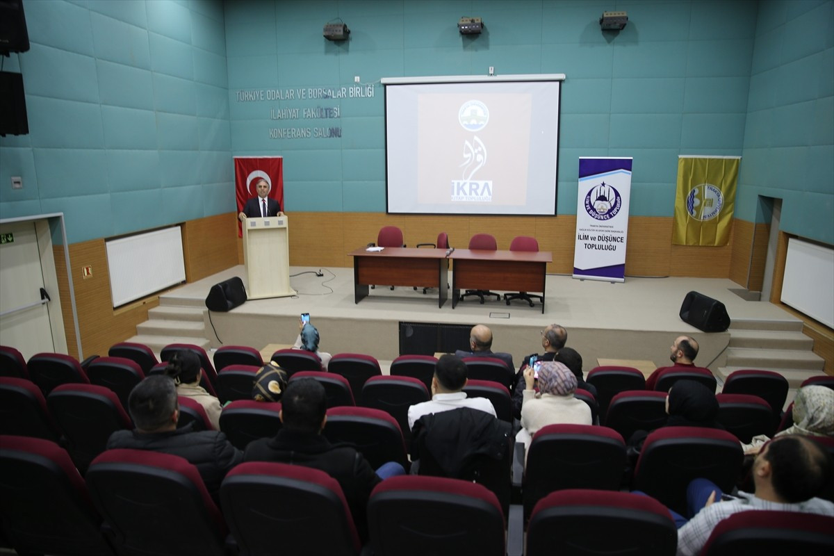 Trakya Üniversitesi İlim ve Düşünce Topluluğu ile İkra Kitap Topluluğu tarafından Dünya Türk Dili...