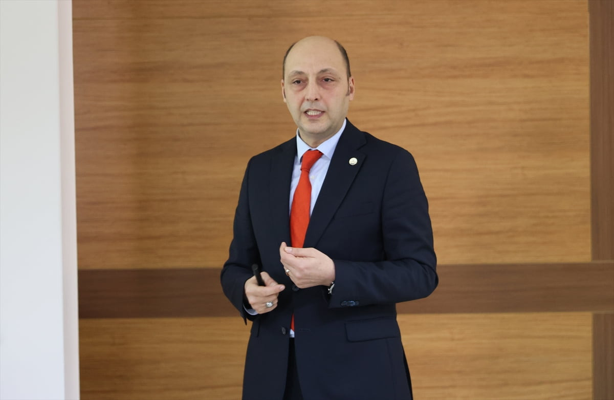 Trakya Üniversitesi Millet Kıraathanesi'nde Yaşlılar Haftası ile ilgili program düzenlendi. Trakya...