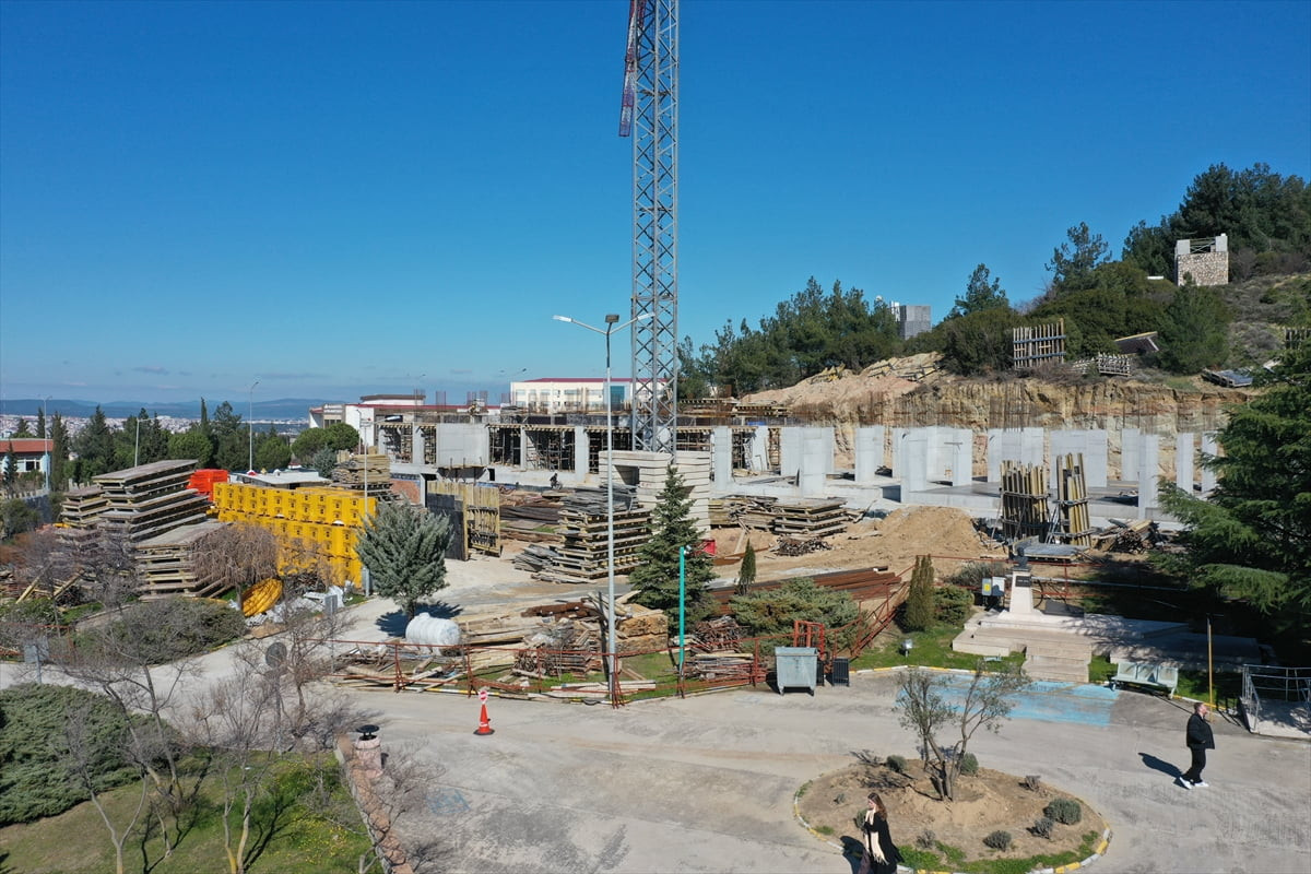 Trakya ve Güney Marmara'daki deprem hareketliliğinin 28 noktadan 7/24 jeodezi (yerin şekil...