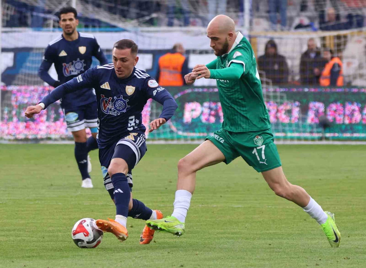 TRENDYOL 1. LİG 2025-2026 SEZONUNUN 33. HAFTA KARŞILAŞMASINDA ERZURUMSPOR KENDİ SAHA VE SEYİRCİSİ...