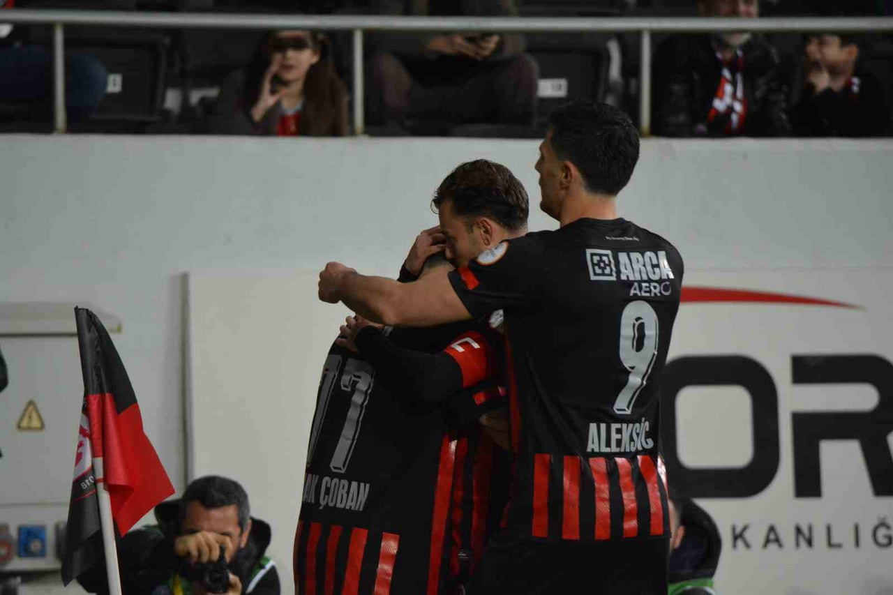 TRENDYOL 1. LİG 34. HAFTA KARŞILAŞMASINDA ÇORUM FK EVİNDE KONUK ETTİĞİ BODRUM FK İLE 1-1 BERABERE...