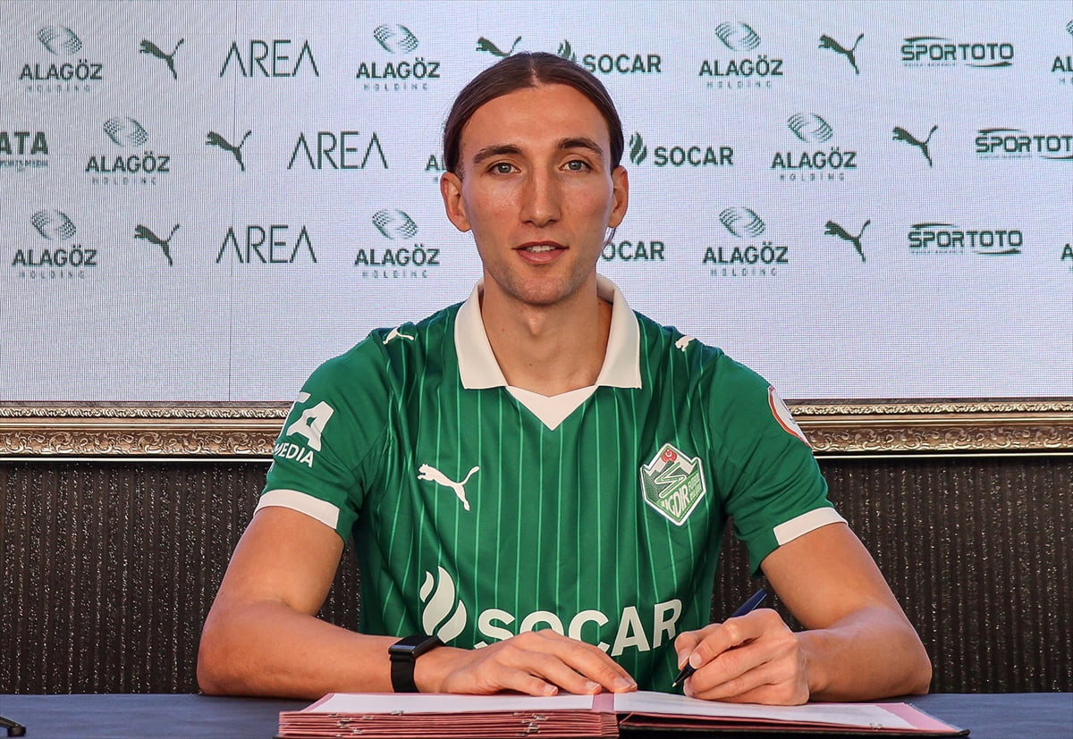 Trendyol 1. Lig ekiplerinden Alagöz Holding Iğdır FK, 27 yaşındaki savunma oyuncusu Atakan...