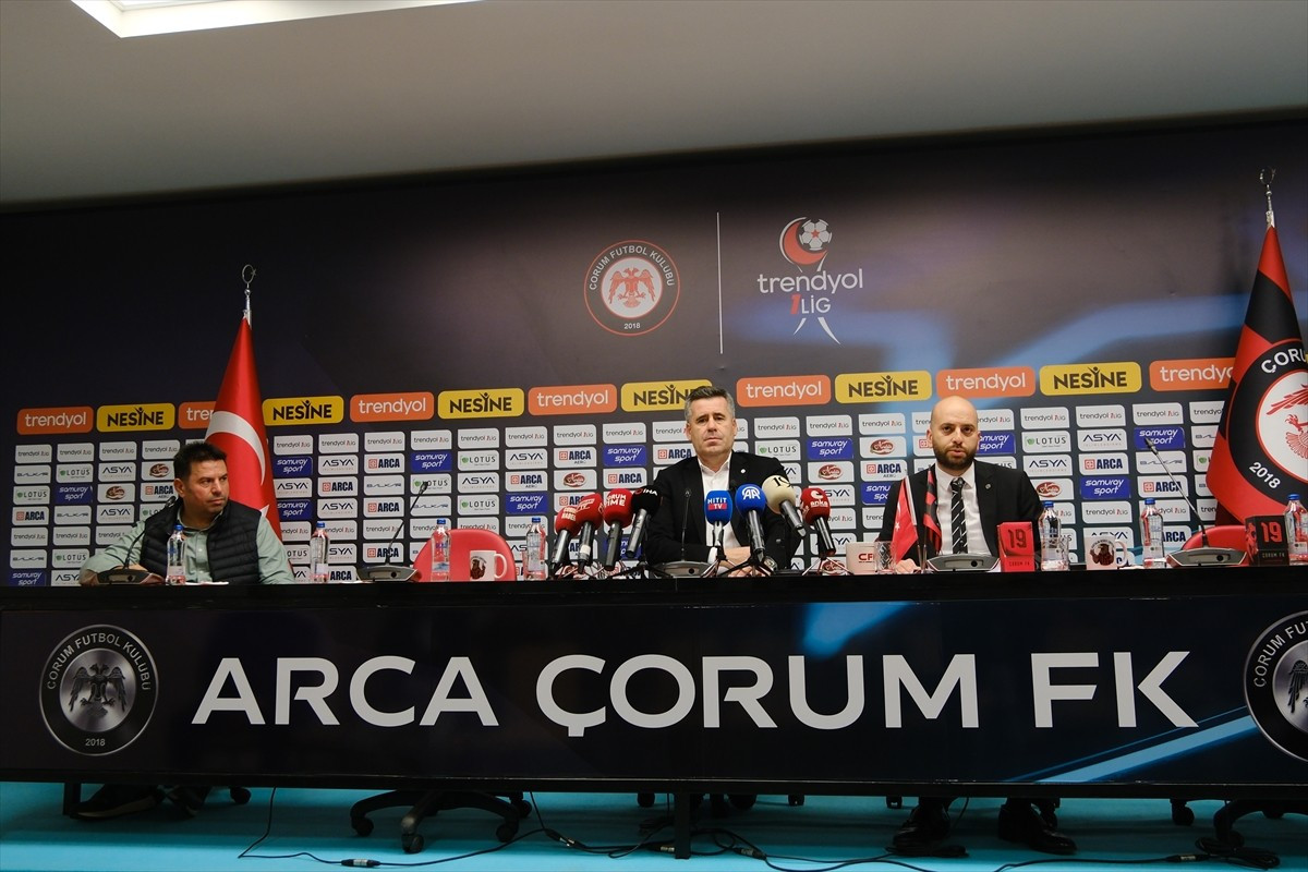Trendyol 1. Lig ekiplerinden Arca Çorum FK, teknik direktörlük görevine getirilen Hüseyin Eroğlu...