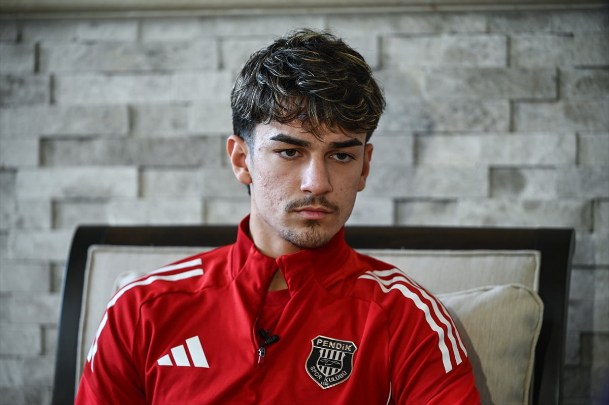 Trendyol 1. Lig ekiplerinden Atko Grup Pendikspor'un formasını giyen sağ kanat oyuncusu Hüseyin...