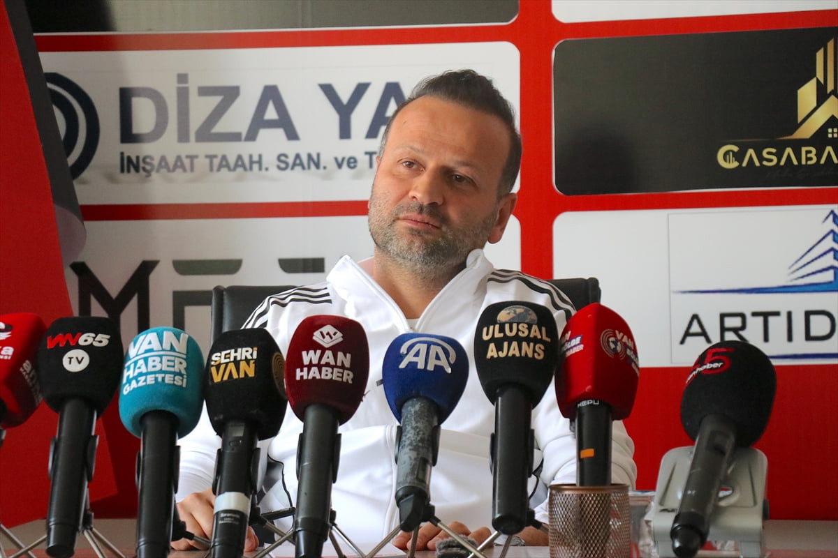Trendyol 1. Lig ekiplerinden İmaj Altyapı Vanspor'un teknik direktörü Osman Zeki Korkmaz, basın...