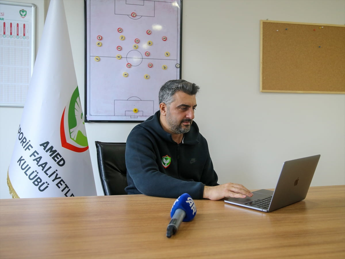 Trendyol 1. Lig takımlarından Amed Sportif Faaliyetler'in teknik direktörü Sinan Kaloğlu, Anadolu...