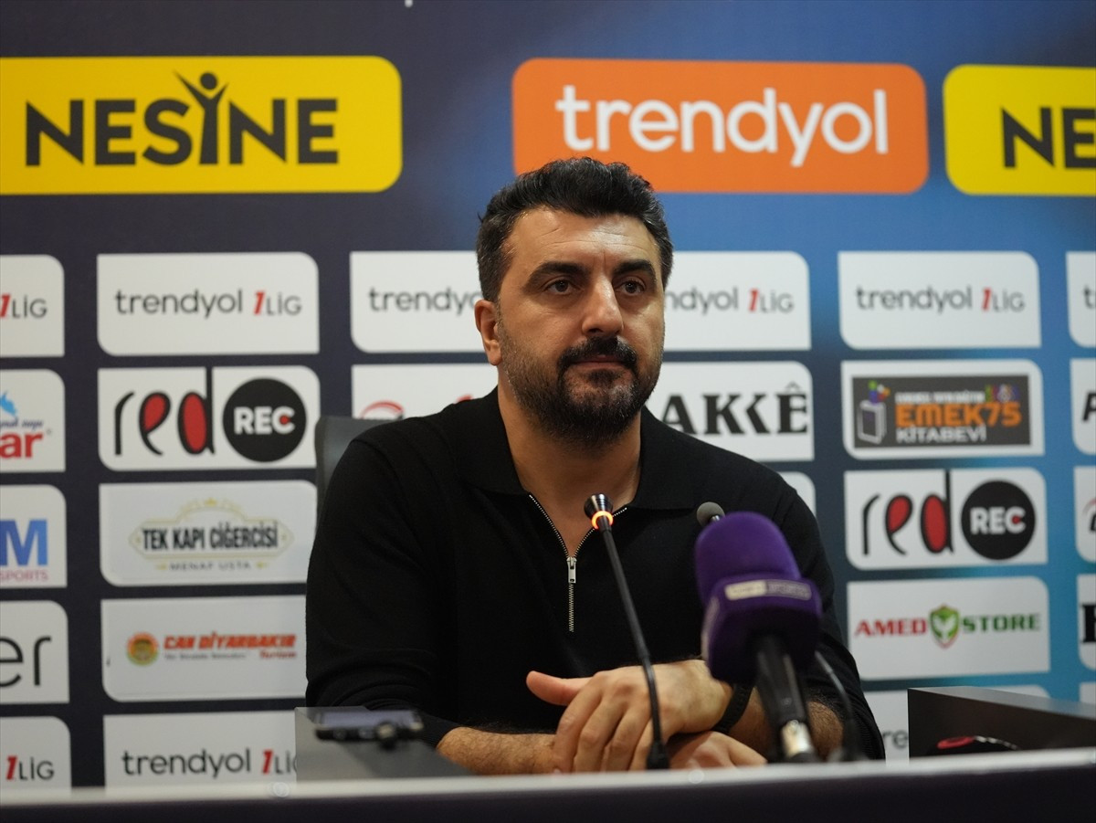 Trendyol 1. Lig'in 11. haftasında İstanbulspor ile karşılaşan Amed Sportif Faaliyetler'in teknik...