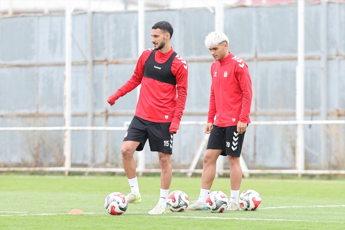 Trendyol 1. Lig'in 11. haftasında sahasında Atakaş Hatayspor ile karşılaşacak Özbelsan Sivasspor...