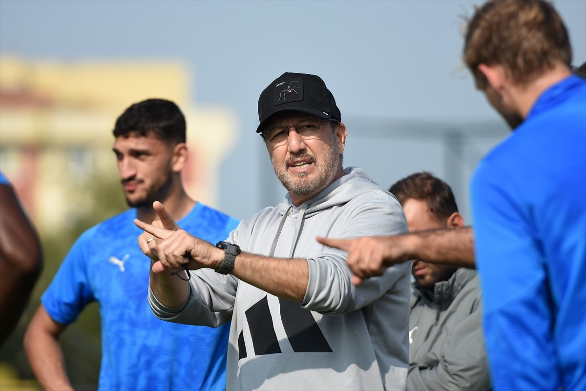 Trendyol 1. Lig'in 13. haftasında deplasmanda Özbelsan Sivasspor ile mücadele edecek Manisa FK...