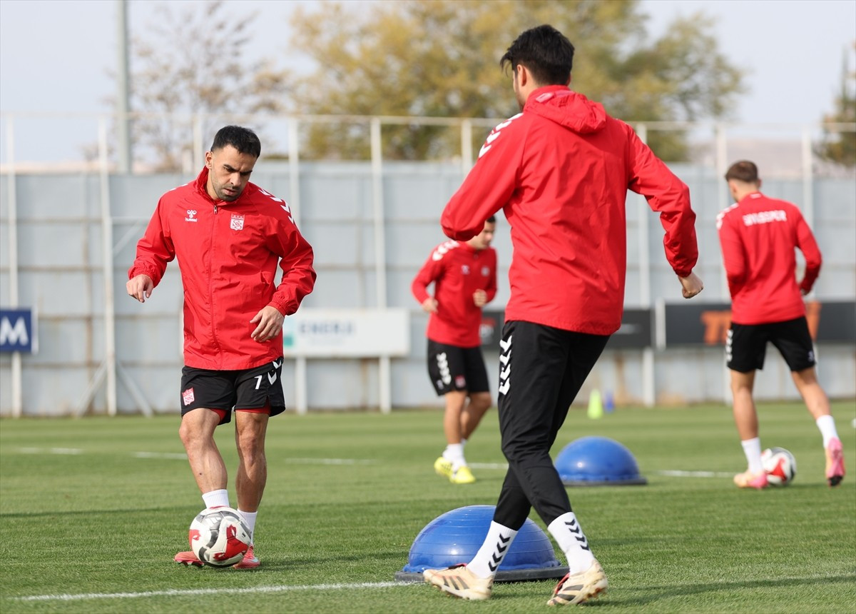 Trendyol 1. Lig'in 13. haftasında sahasında Manisa FK ile karşılaşacak Özbelsan Sivasspor...