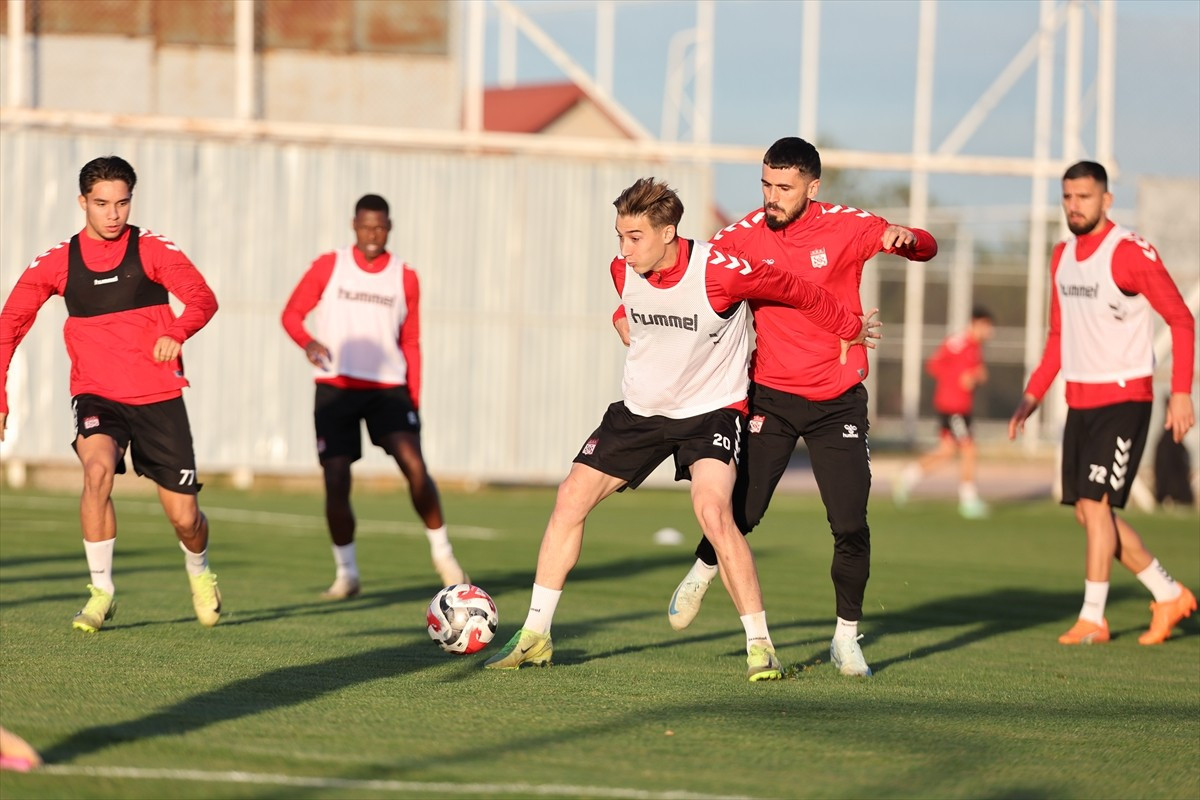 Trendyol 1. Lig'in 13. haftasında sahasında Manisa FK'yı konuk edecek olan Özbelsan Sivasspor...