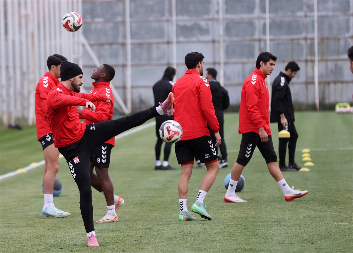 Trendyol 1. Lig'in 13. haftasında sahasında Manisa FK'yı konuk edecek olan Özbelsan Sivasspor...