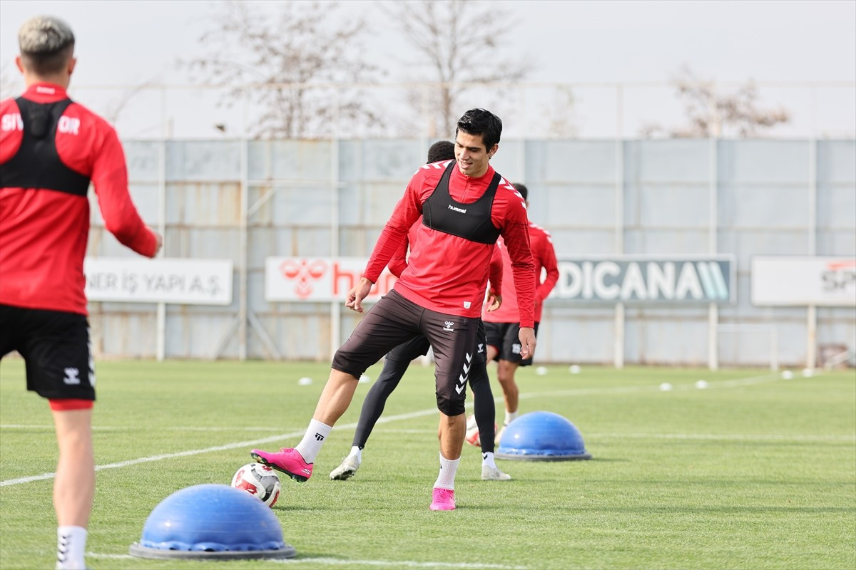 Trendyol 1. Lig'in 14. haftasında deplasmanda Esenler Erokspor ile karşılaşacak Özbelsan...