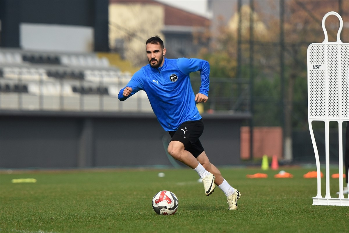 Trendyol 1. Lig'in 16. haftasında İmaj Altyapı Vanspor'u konuk edecek Manisa FK, hazırlıklarına...