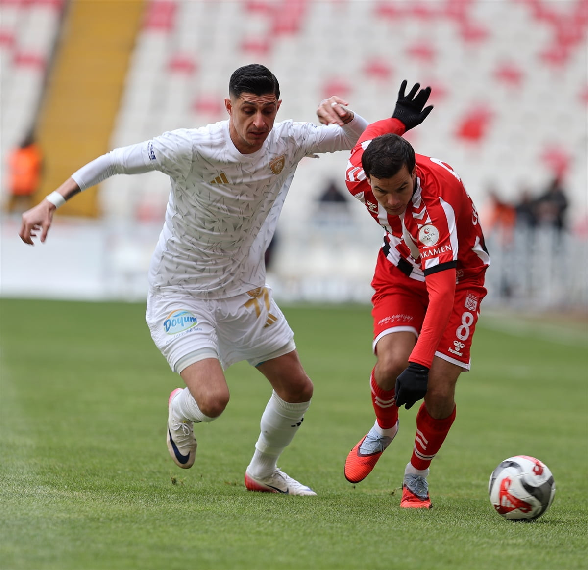 Trendyol 1. Lig'in 20. haftasında Özbelsan Sivasspor ile Erzurumspor FK, BG Grup 4 Eylül...