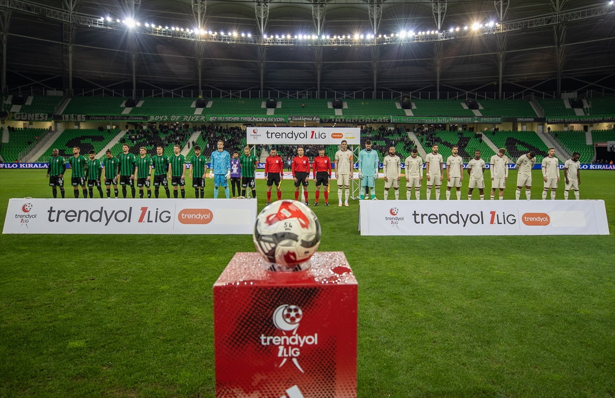 Trendyol 1. Lig'in 20. haftasında Sakaryaspor, Yeni Sakarya Atatürk Stadyumu'nda Bandırmaspor ile...