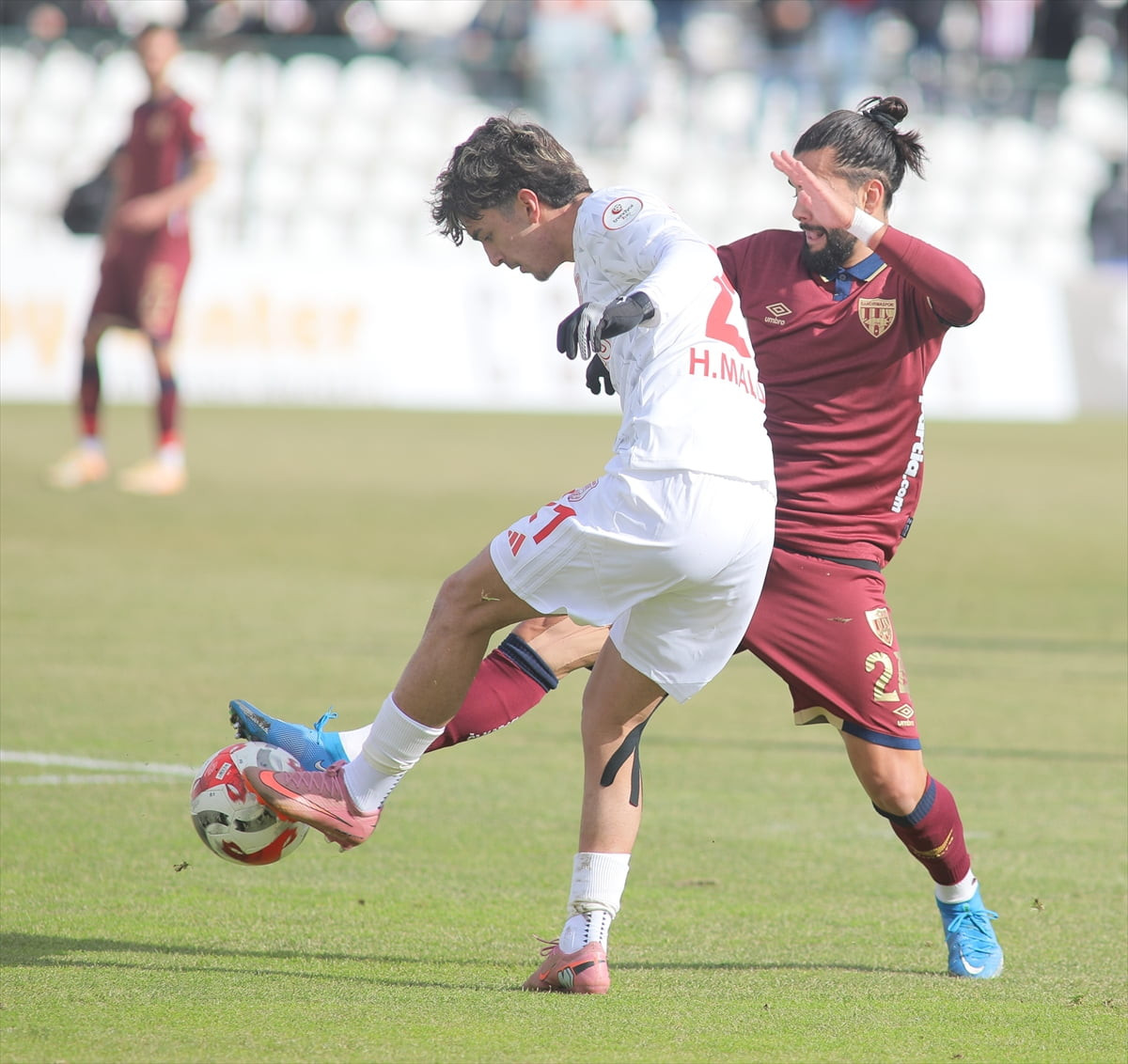 Trendyol 1. Lig'in 21. haftasında Bandırmaspor ile Atko Grup Pendikspor karşılaştı. Bir pozisyonda...