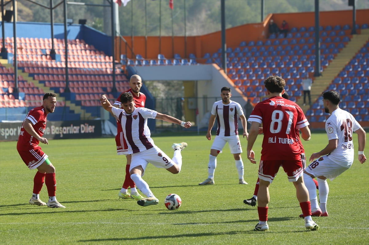 Trendyol 1. Lig'in 22. haftasında Atakaş Hatayspor ile Eminevim Ümraniyespor takımları Fuat...