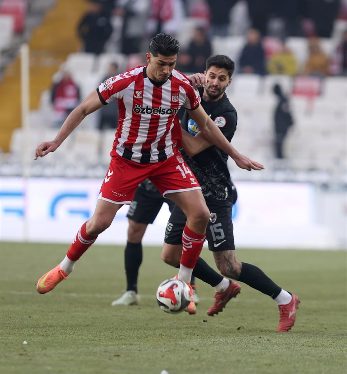 Trendyol 1. Lig'in 22. haftasında Özbelsan Sivasspor ile Amed Sportif Faaliyetler takımları BG...