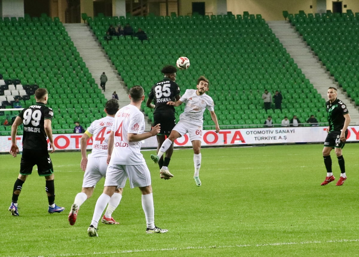 Trendyol 1. Lig'in 26. haftasında Sakaryaspor ile Atko Grup Pendikspor, Yeni Sakarya Atatürk...