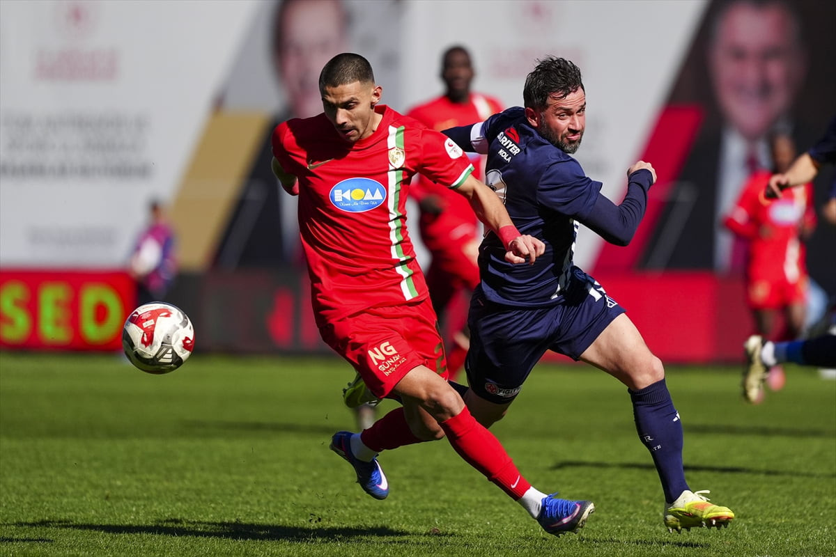 Trendyol 1. Lig'in 26. haftasında SMS Grup Sarıyer ile Amed Sportif Faaliyetler'i Yusuf Ziya Öniş...