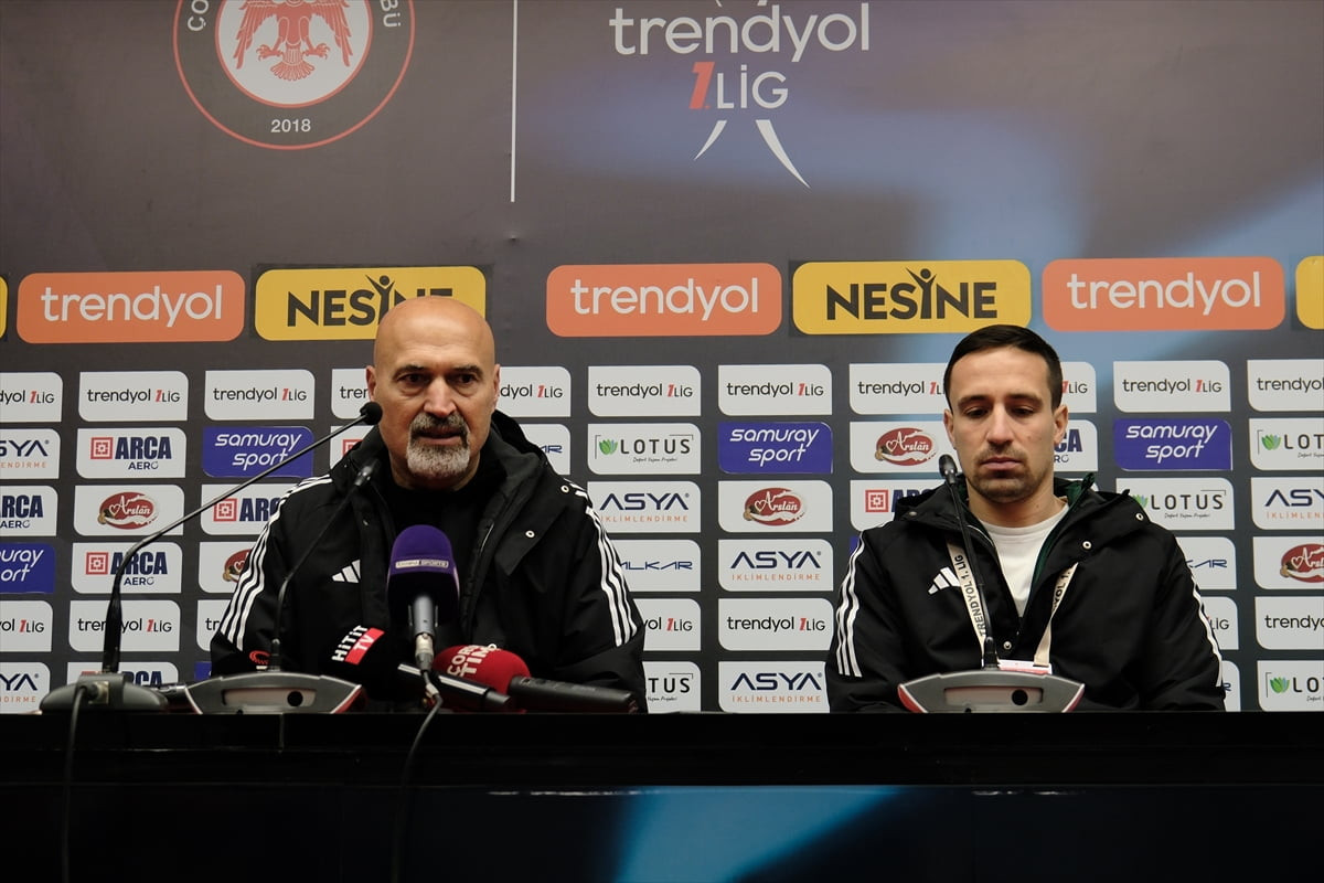 Trendyol 1. Lig'in 27. haftasında Arca Çorum FK ile Eminevim Ümraniyespor, Çorum Şehir Stadı'nda...