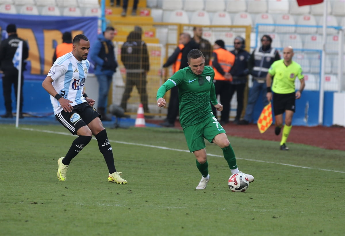 Trendyol 1. Lig'in 27. haftasında Erzurumspor FK ile Serikspor takımları Kazım Karabekir...