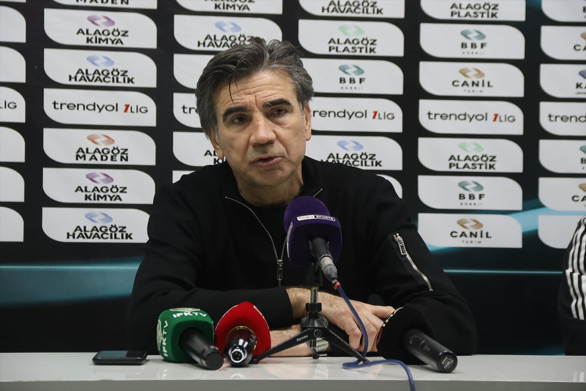 Trendyol 1. Lig'in 27. haftasında evinde Esenler Erokspor'u ağırlayan Alagöz Holding Iğdır FK, 3-0...