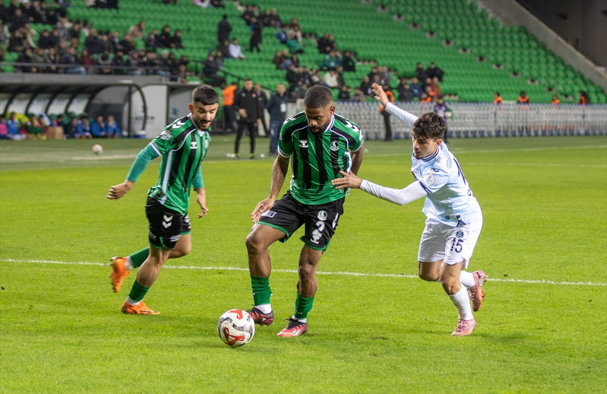 Trendyol 1. Lig'in 29. haftasında Yeni Sakarya Atatürk Stadyumu'nda Sakaryaspor ile Adana...