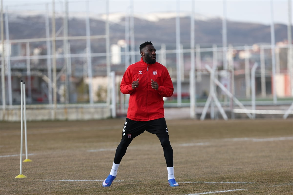 Trendyol 1. Lig'in 31. haftasında sahasında Eminevim Ümraniyespor'u konuk edecek olan Özbelsan...