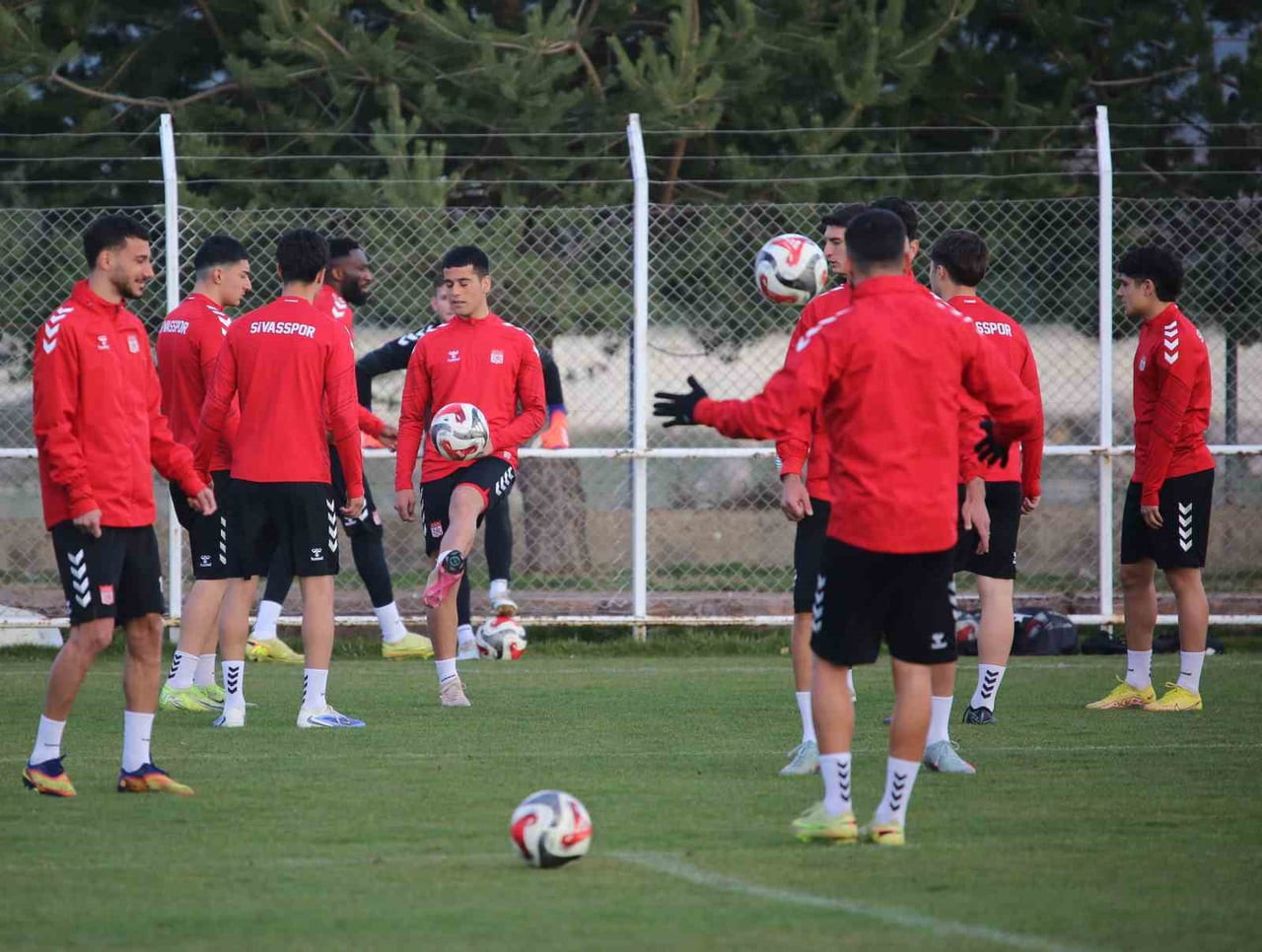 TRENDYOL 1. LİG'İN 33. HAFTASINDA SAHASINDA ESENLER EROKSPOR İLE KARŞILAŞACAK OLAN ÖZBELSAN...