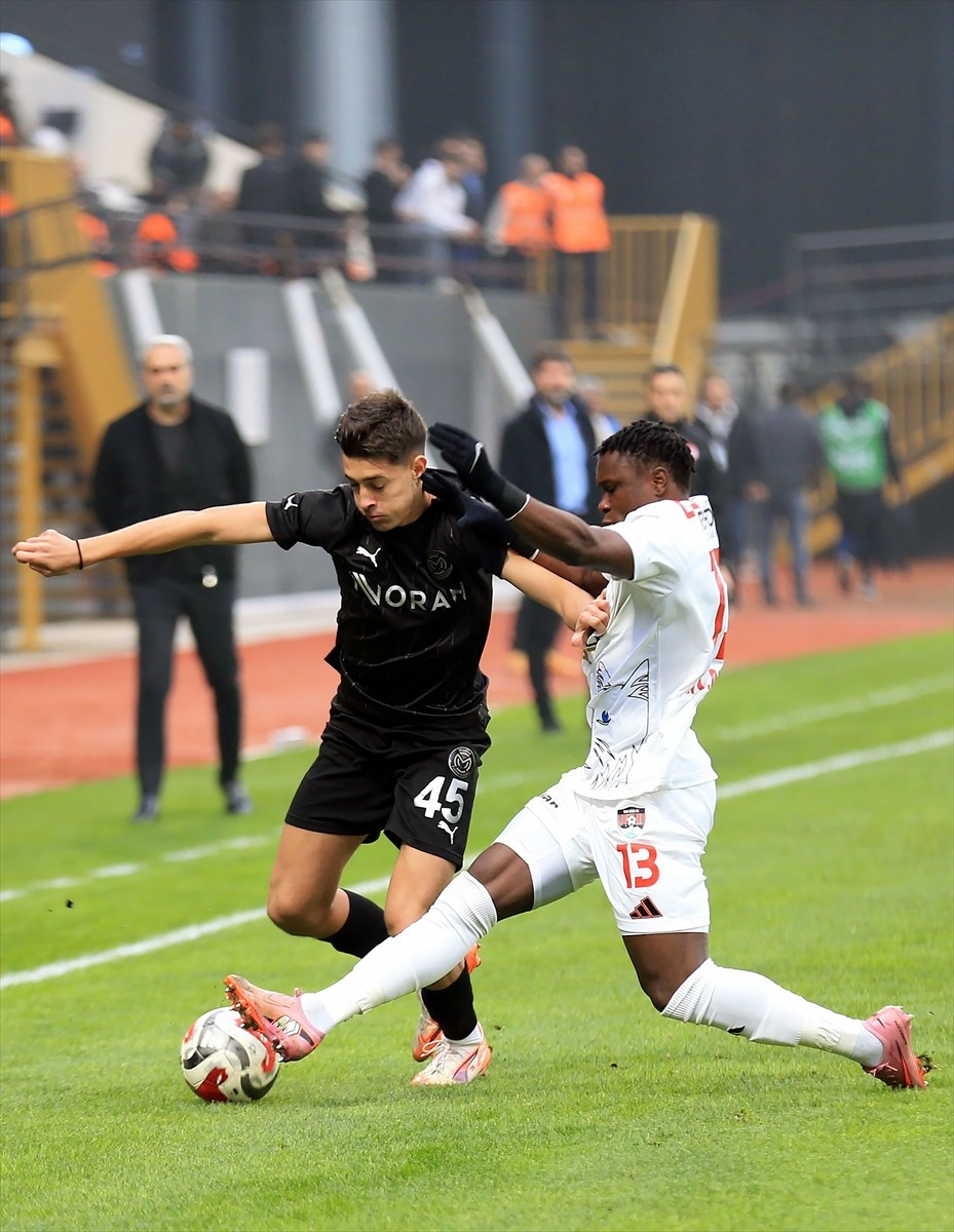 Trendyol 1. Lig’in 16. haftasında Manisa FK ile İmaj Altyapı Vanspor, Manisa 19 Mayıs Stadı’nda...