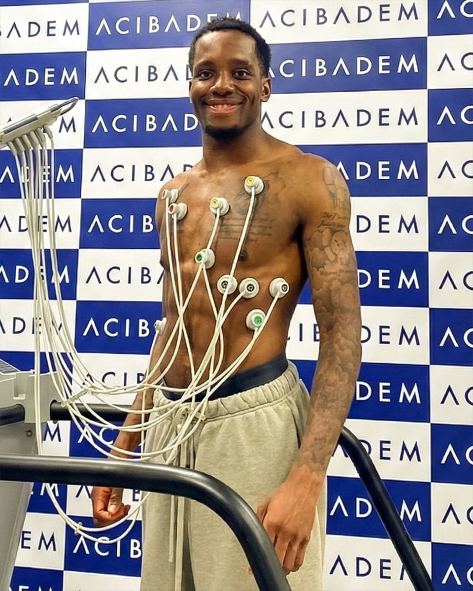 Trendyol Süper Lig ekiplerinden Çaykur Rizespor, Nijerya asıllı İskoç oyuncu Adedire Awokoya...