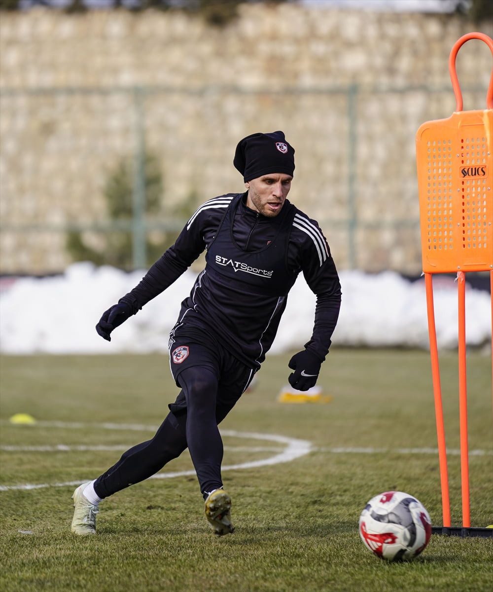 Trendyol Süper Lig ekiplerinden Gaziantep FK, 20. hafta konuk olacağı Gençlerbirliği maçı...